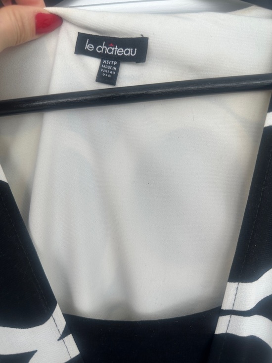 le chateau Black & White Geometric V-Neck Mini Dress - Picture 3 of 3